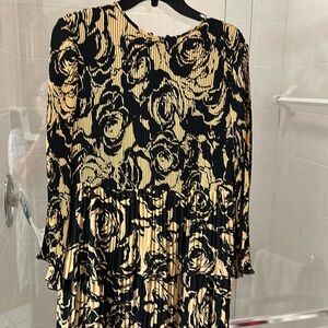 Chicos Black Label Size 8 Tiered Pleated Dress. Black and cream Floral